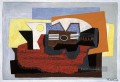 Guitare sur un tapis rouge 1922 Kubismus Pablo Picasso